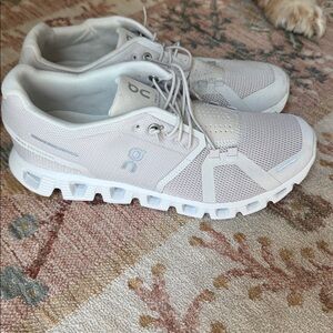 On Running OnCloud Cloud5 size 9 women’s sneakers